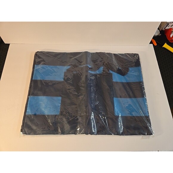 New Travel Tote 2 In 1 Beach Bag Mat Tanning Blanket Ulta NWT - Picture 1 of 5